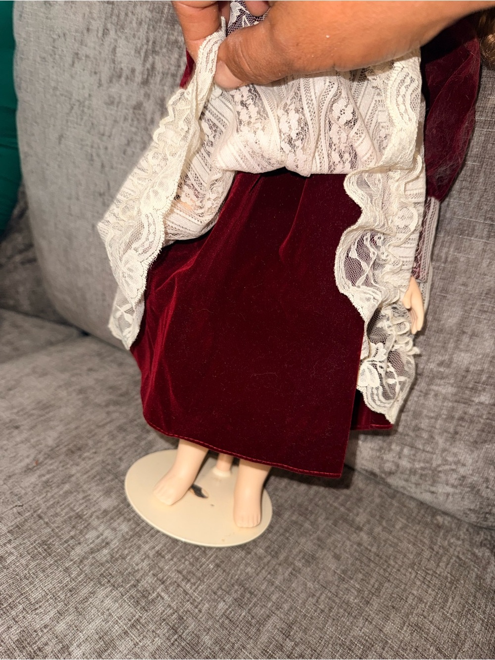 Vintage Porcelain Doll Limited Edition #723/3500 Victorian Lace Dress Red Velvet - Picture 5 of 9